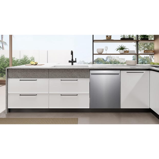 Hisense 6 Cycle Dishwasher with Hidden Controls