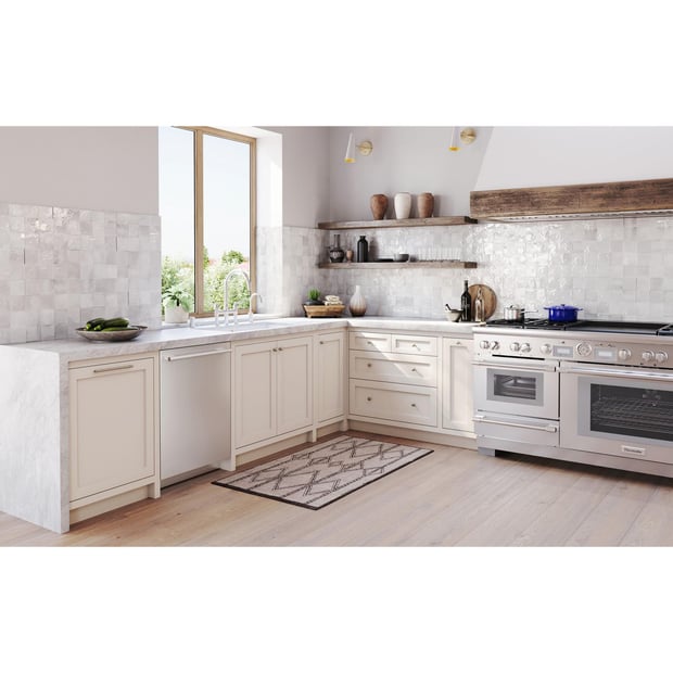 Thermador 6 Cycle Dishwasher with Hidden Controls