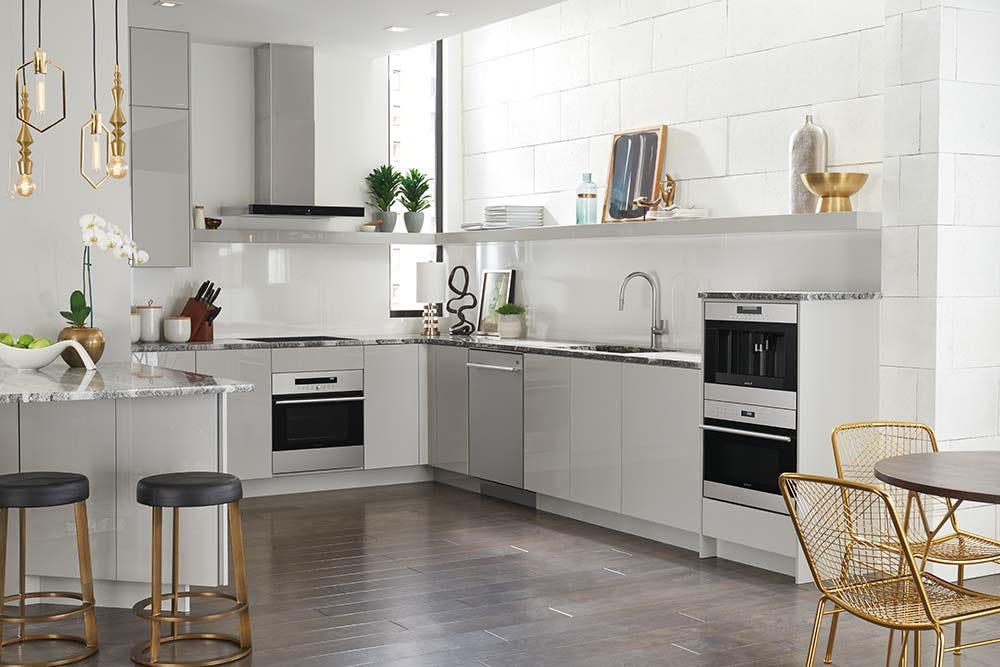 Small single outlet wall oven